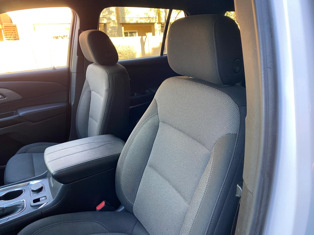 Chevrolet Traverse FWD 4dr LT Cloth w/1LT 2023