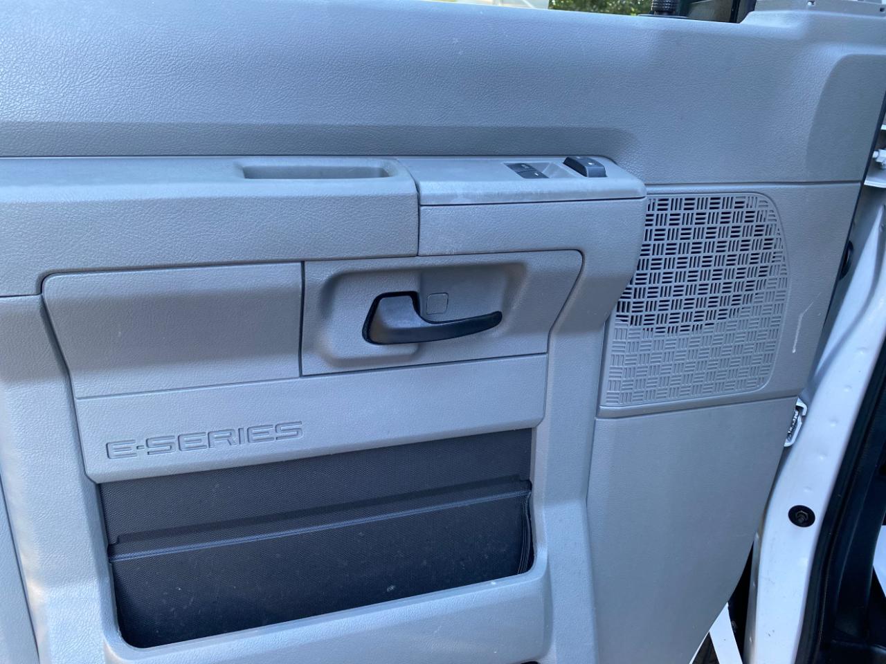 Ford Econoline Cargo Van E-250 2013