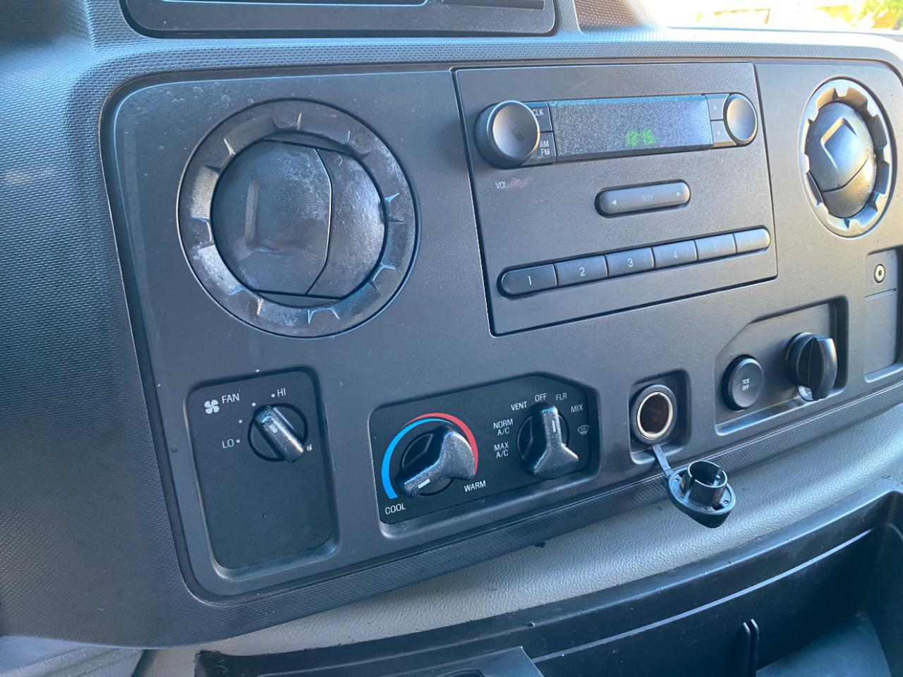 Ford Econoline Cargo Van E-250 2013