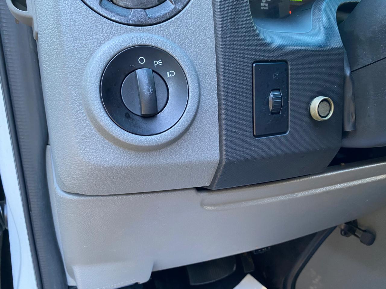 Ford Econoline Cargo Van E-250 2013