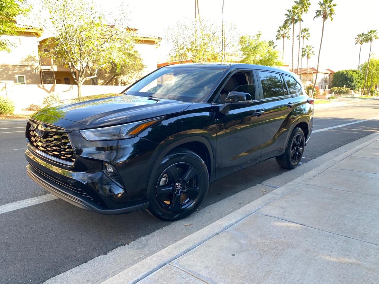 Toyota Highlander LE FWD (Natl) 2023