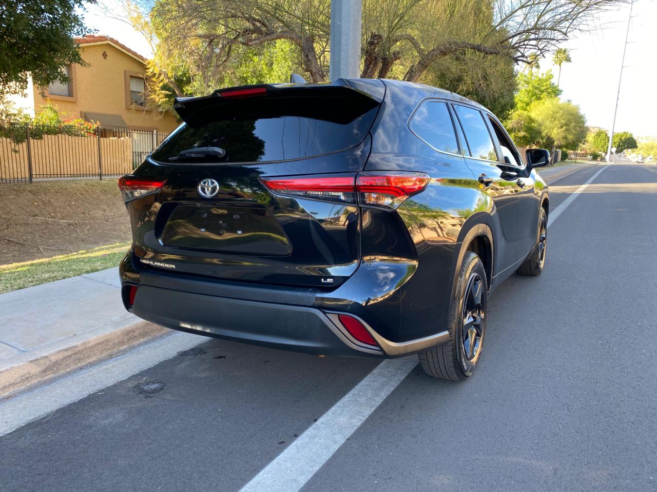 Toyota Highlander LE FWD (Natl) 2023