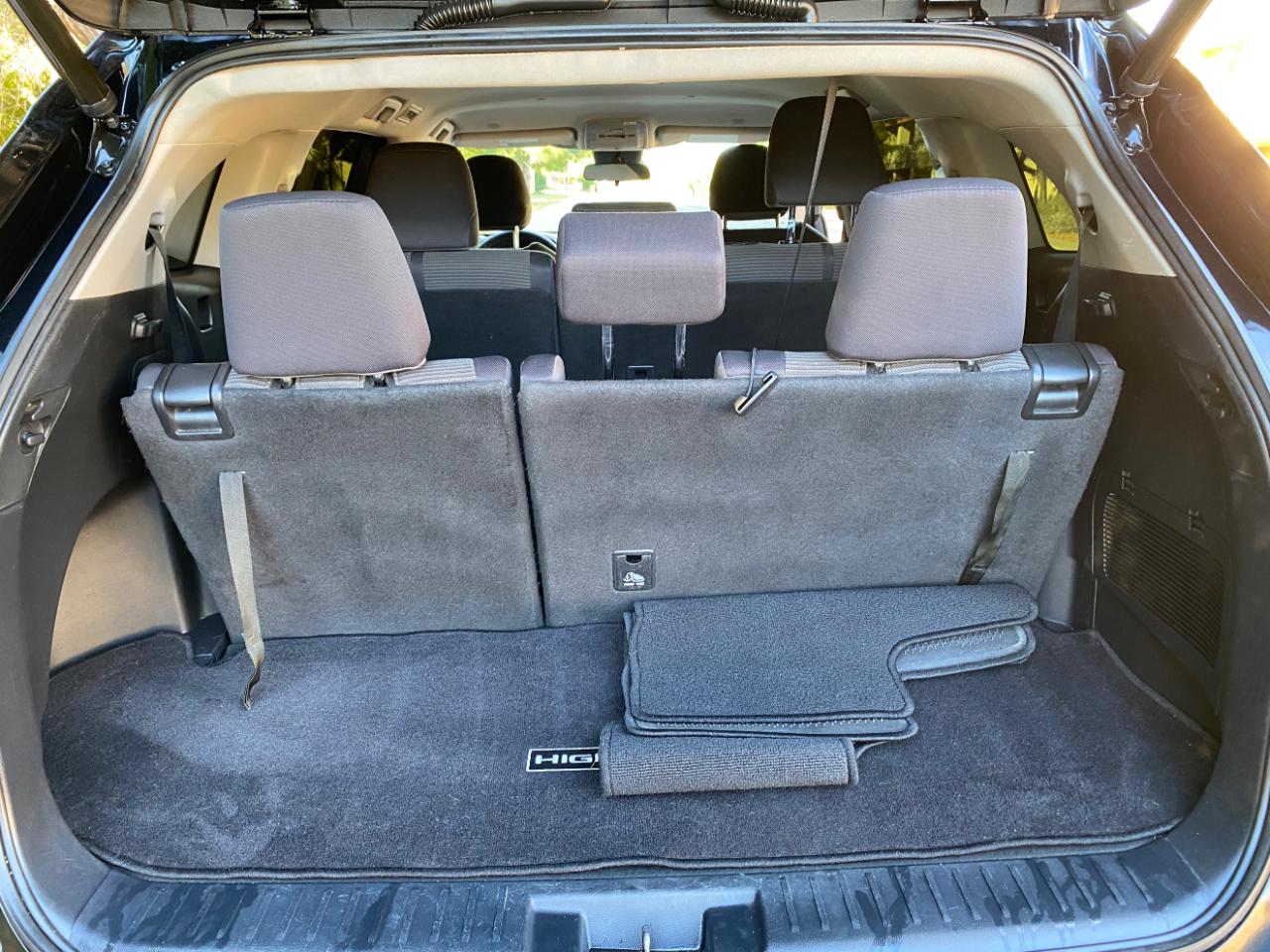 Toyota Highlander LE FWD (Natl) 2023