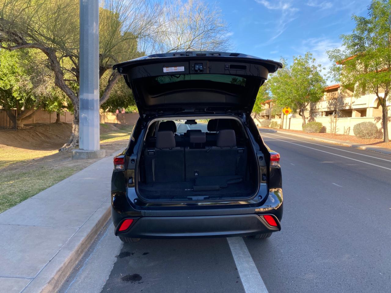 Toyota Highlander LE FWD (Natl) 2023