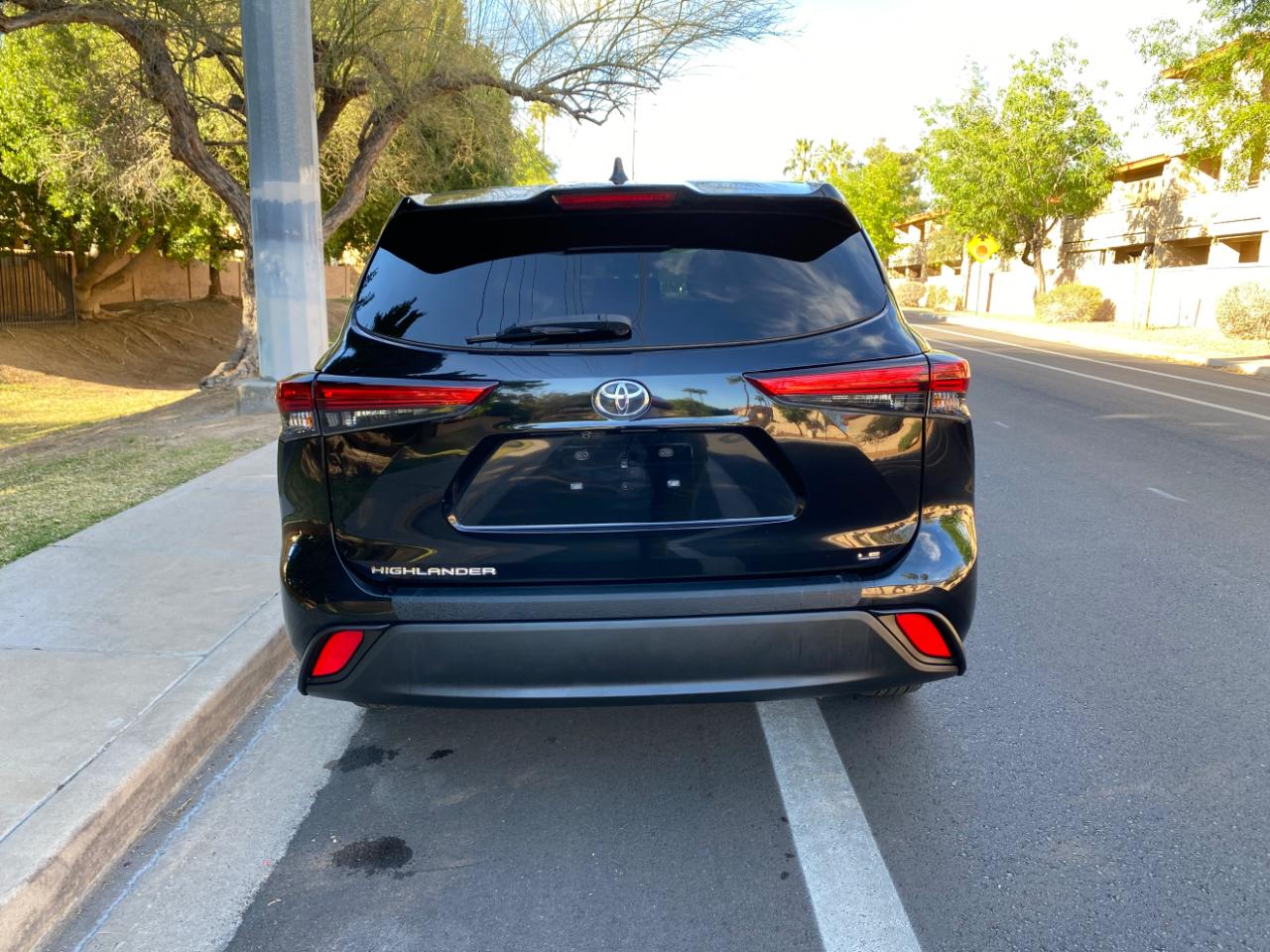 Toyota Highlander LE FWD (Natl) 2023