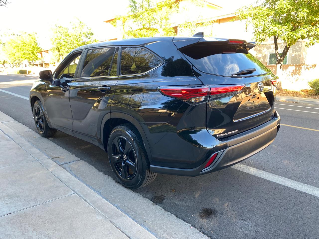 Toyota Highlander LE FWD (Natl) 2023
