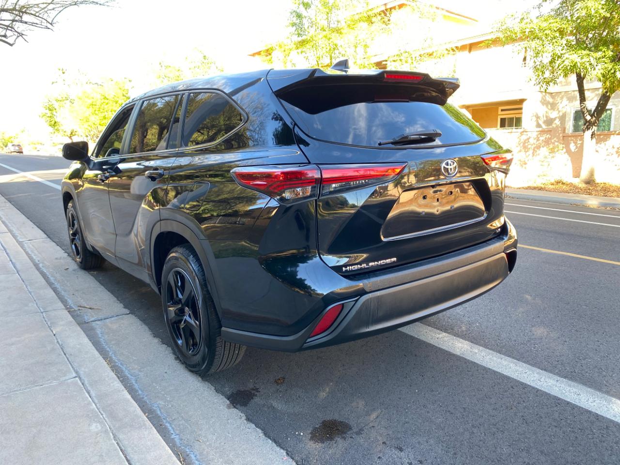 Toyota Highlander LE FWD (Natl) 2023