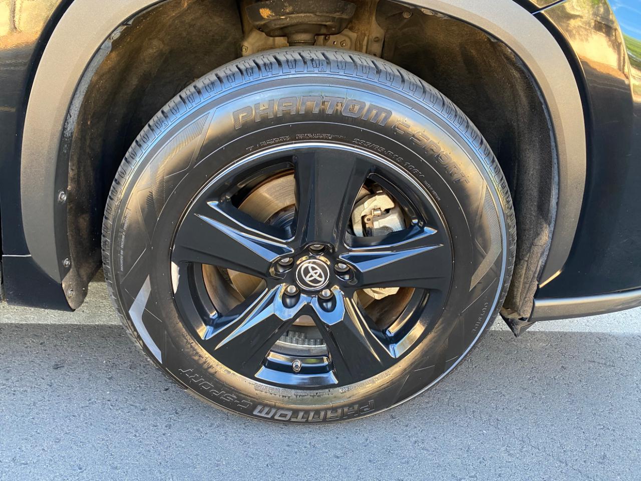 Toyota Highlander LE FWD (Natl) 2023