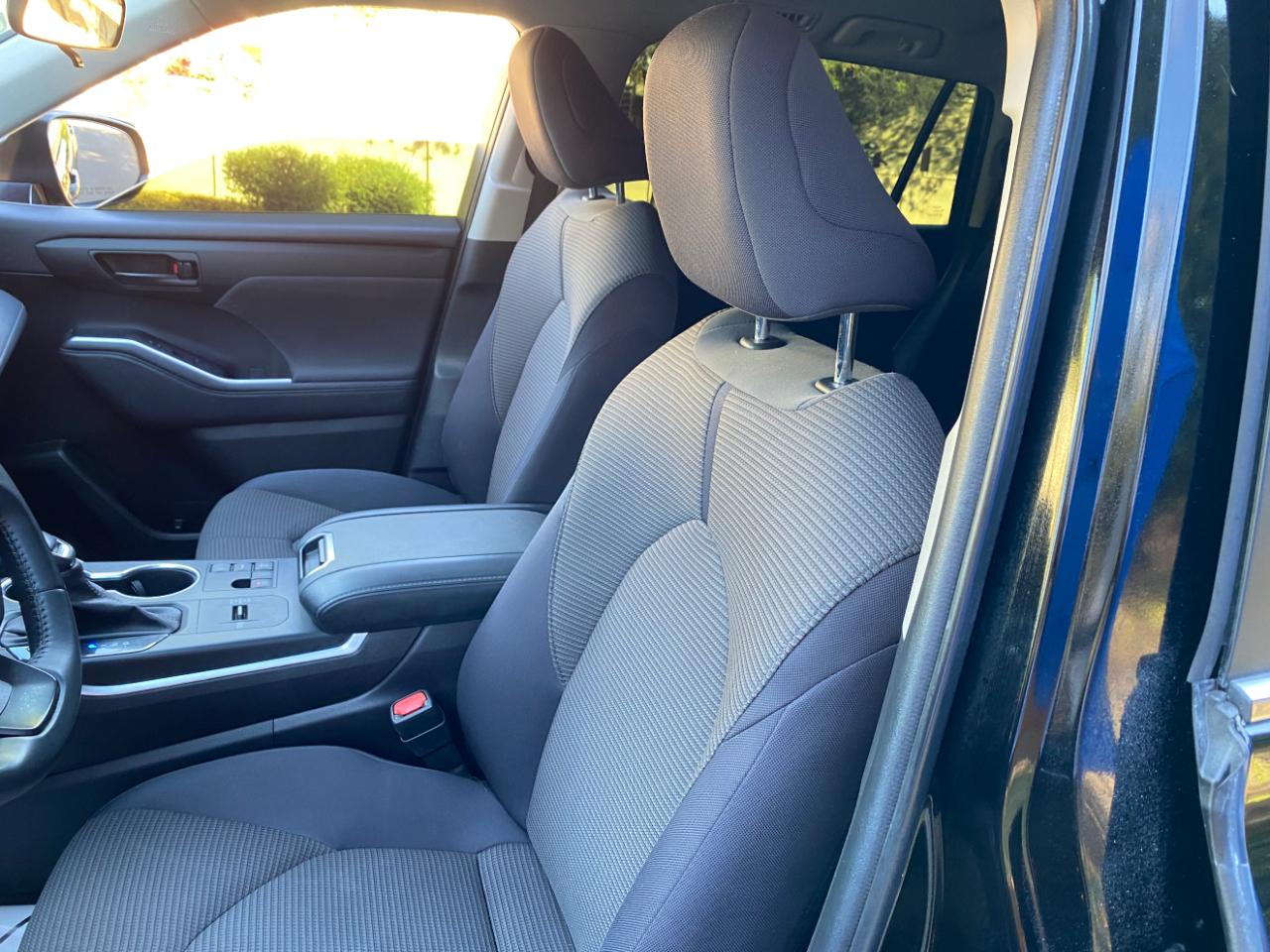 Toyota Highlander LE FWD (Natl) 2023