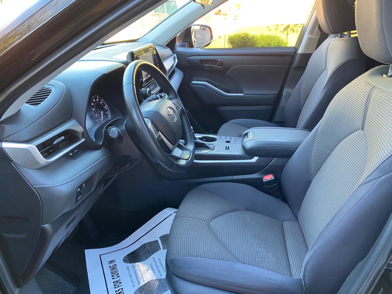 Toyota Highlander LE FWD (Natl) 2023