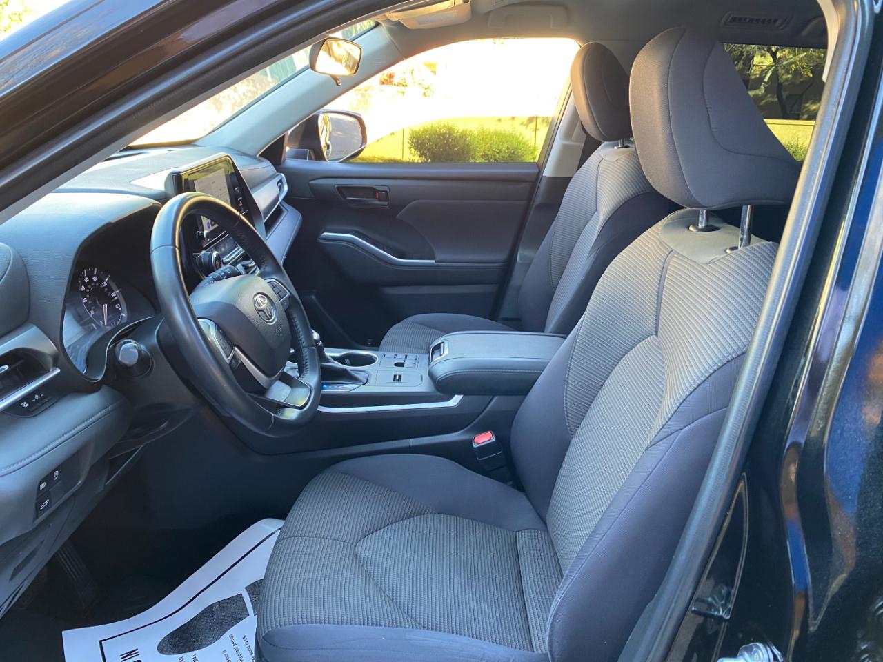 Toyota Highlander LE FWD (Natl) 2023