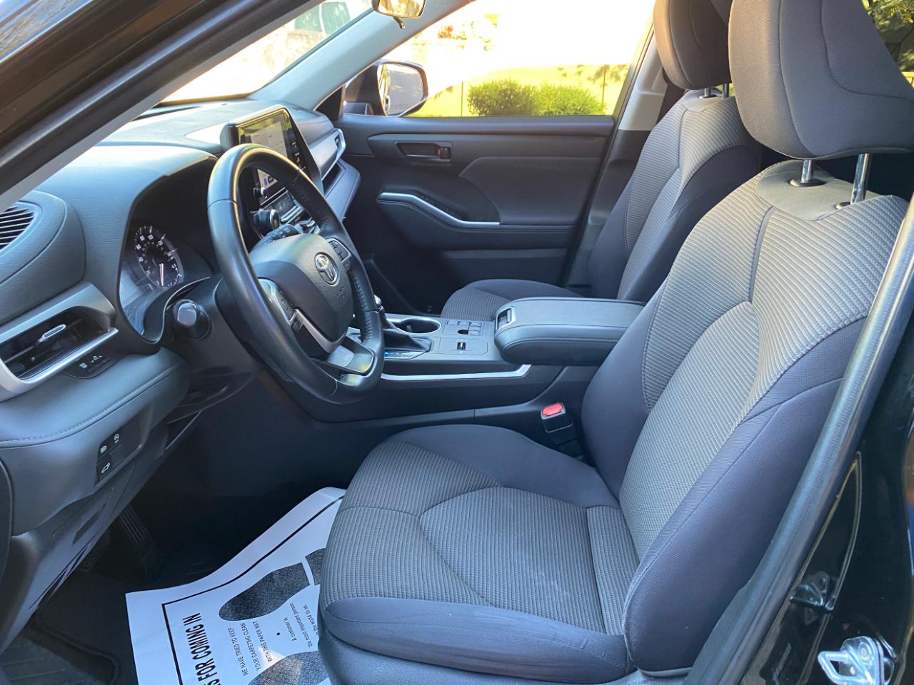 Toyota Highlander LE FWD (Natl) 2023