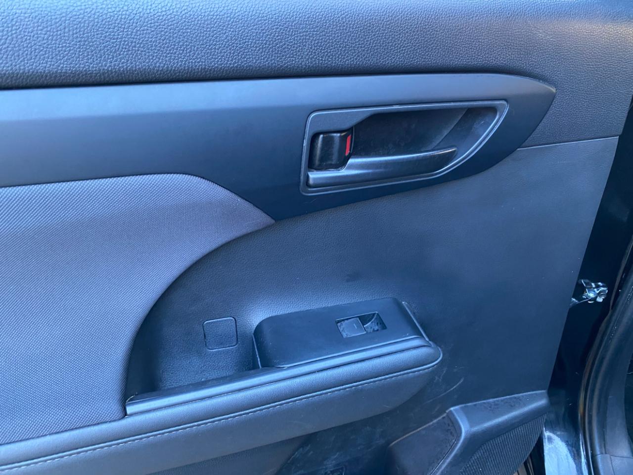 Toyota Highlander LE FWD (Natl) 2023