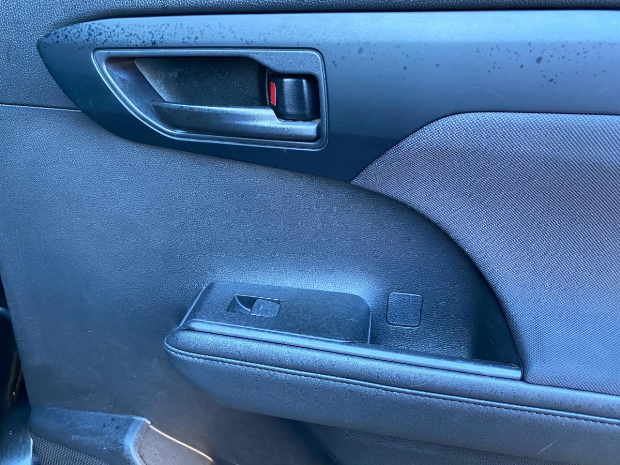 Toyota Highlander LE FWD (Natl) 2023