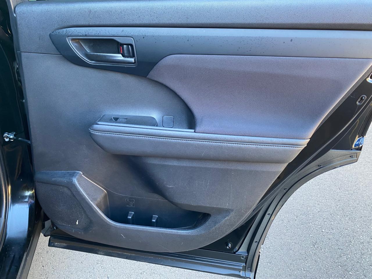 Toyota Highlander LE FWD (Natl) 2023