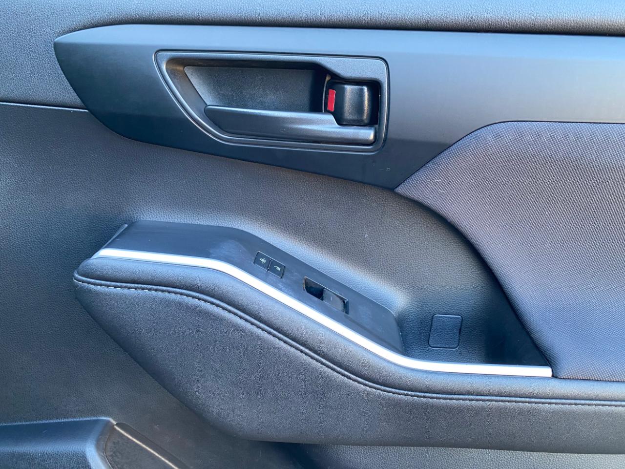 Toyota Highlander LE FWD (Natl) 2023