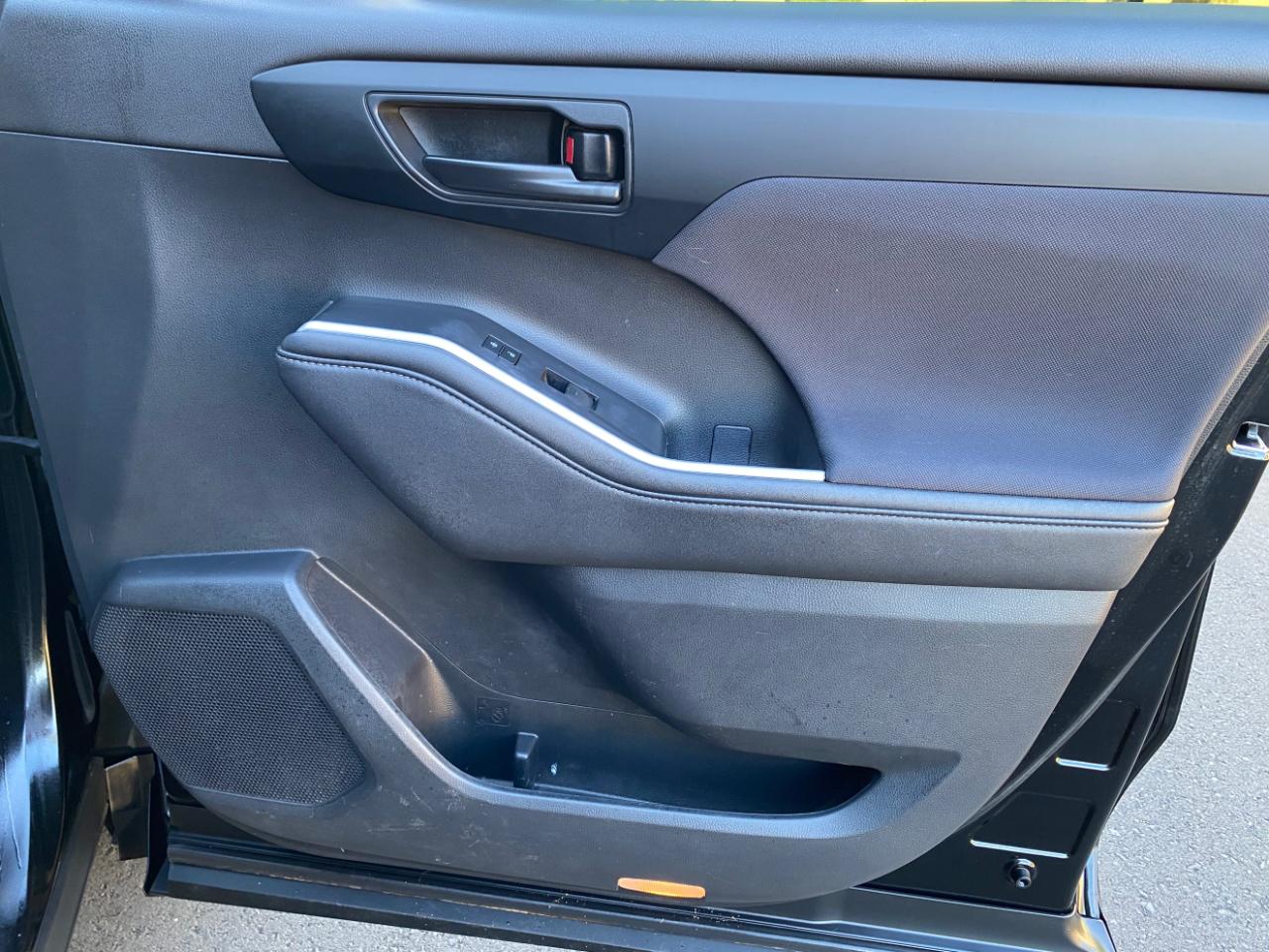 Toyota Highlander LE FWD (Natl) 2023