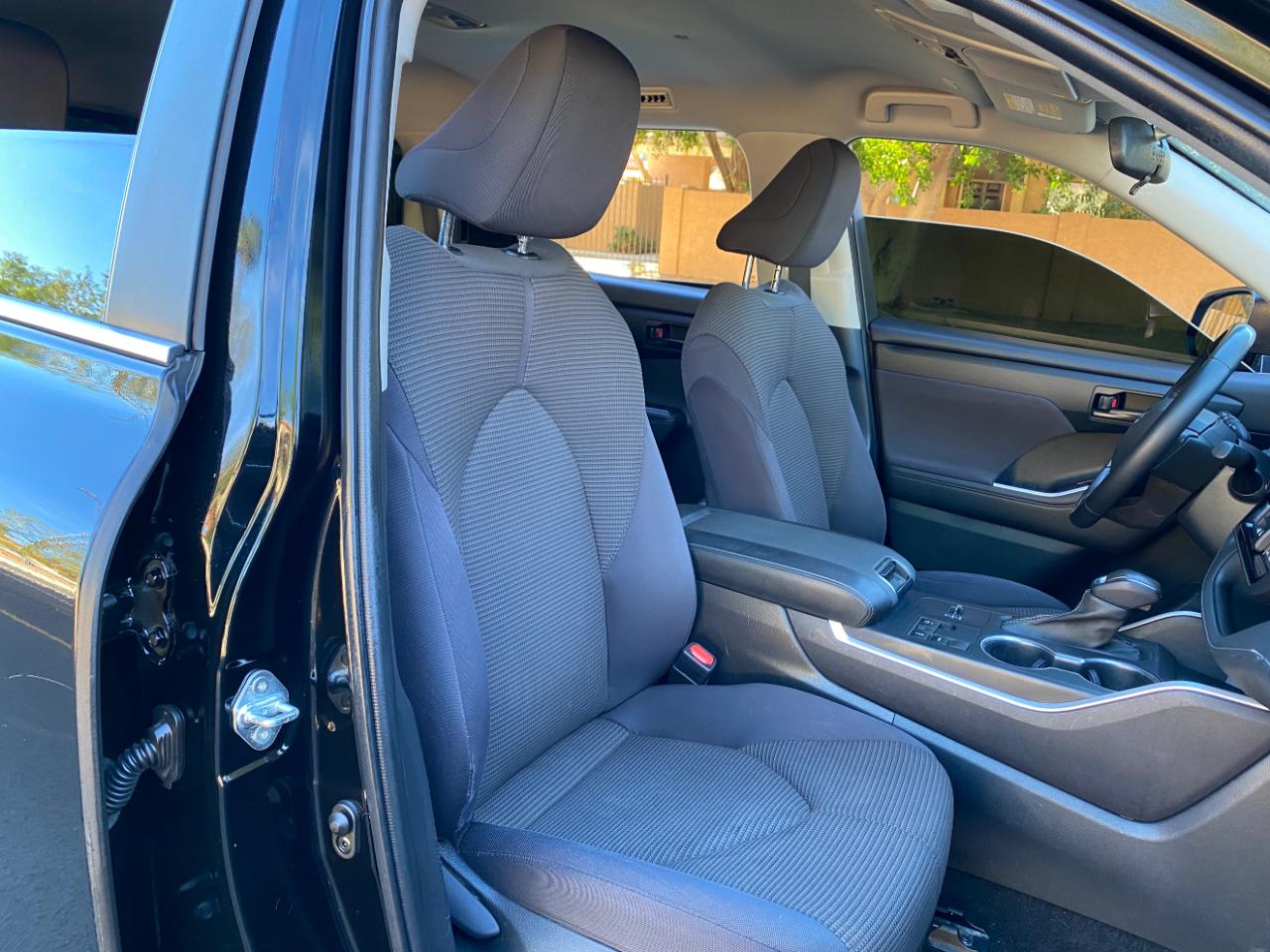 Toyota Highlander LE FWD (Natl) 2023