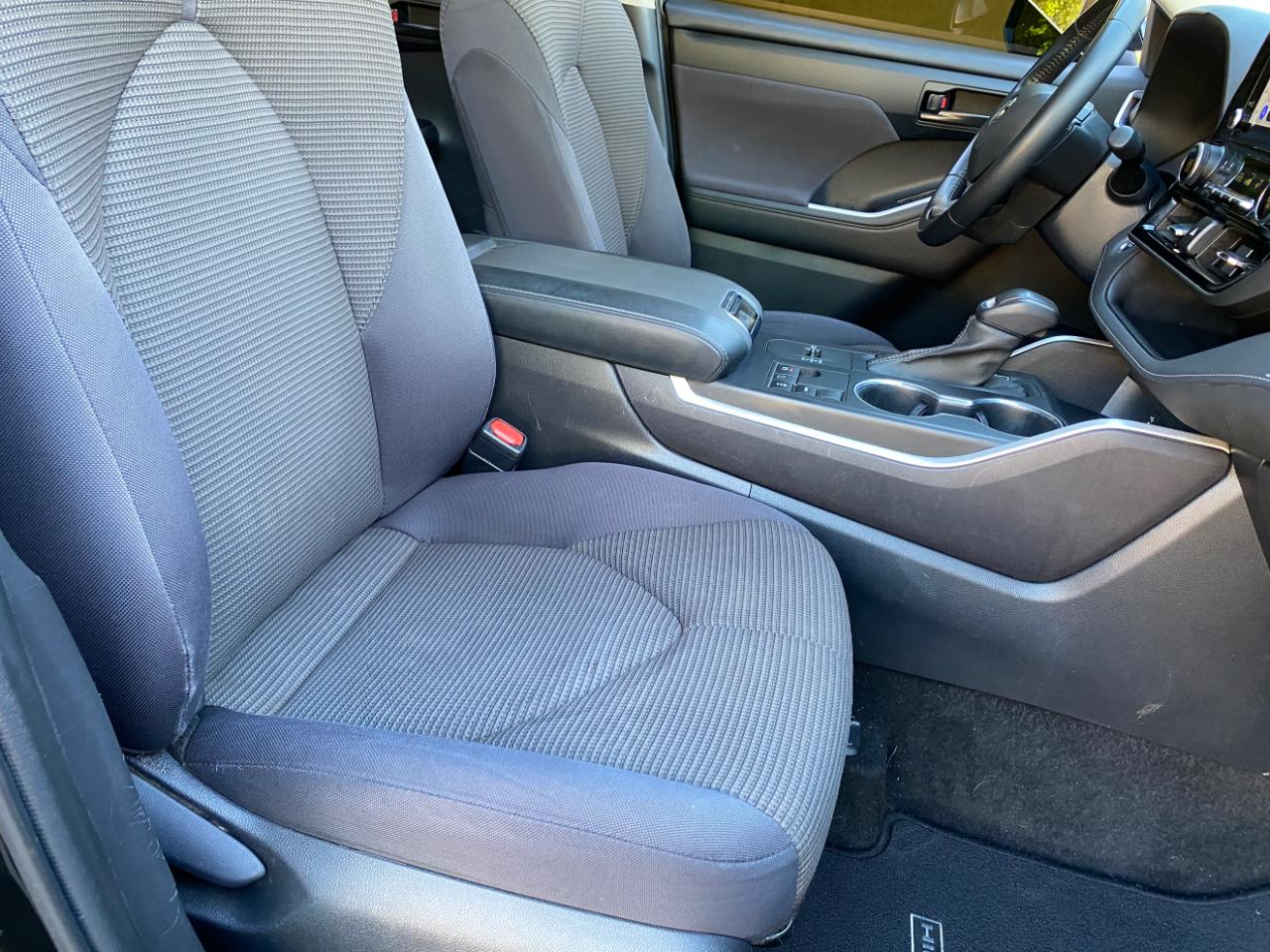 Toyota Highlander LE FWD (Natl) 2023