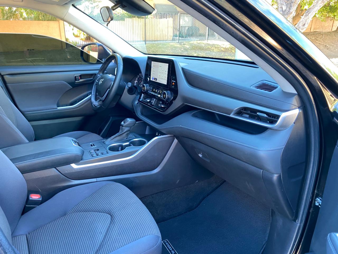 Toyota Highlander LE FWD (Natl) 2023