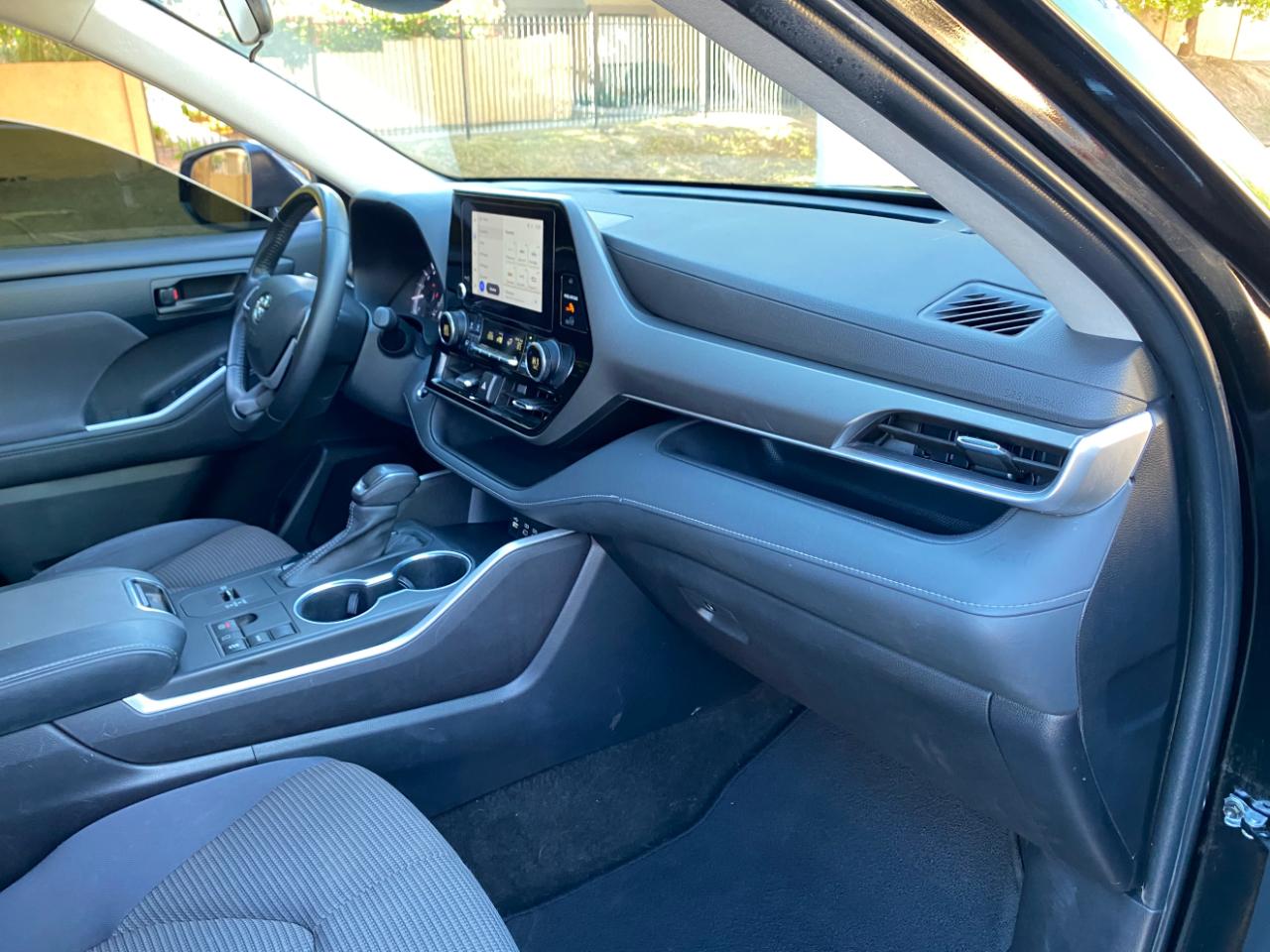 Toyota Highlander LE FWD (Natl) 2023