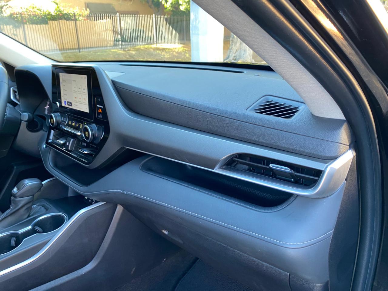 Toyota Highlander LE FWD (Natl) 2023