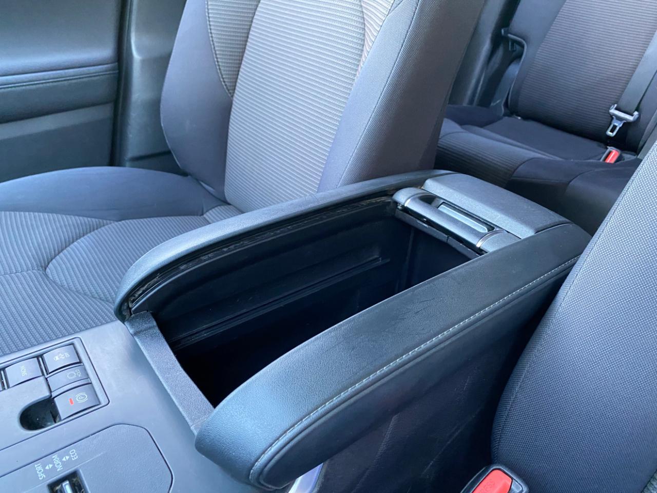 Toyota Highlander LE FWD (Natl) 2023