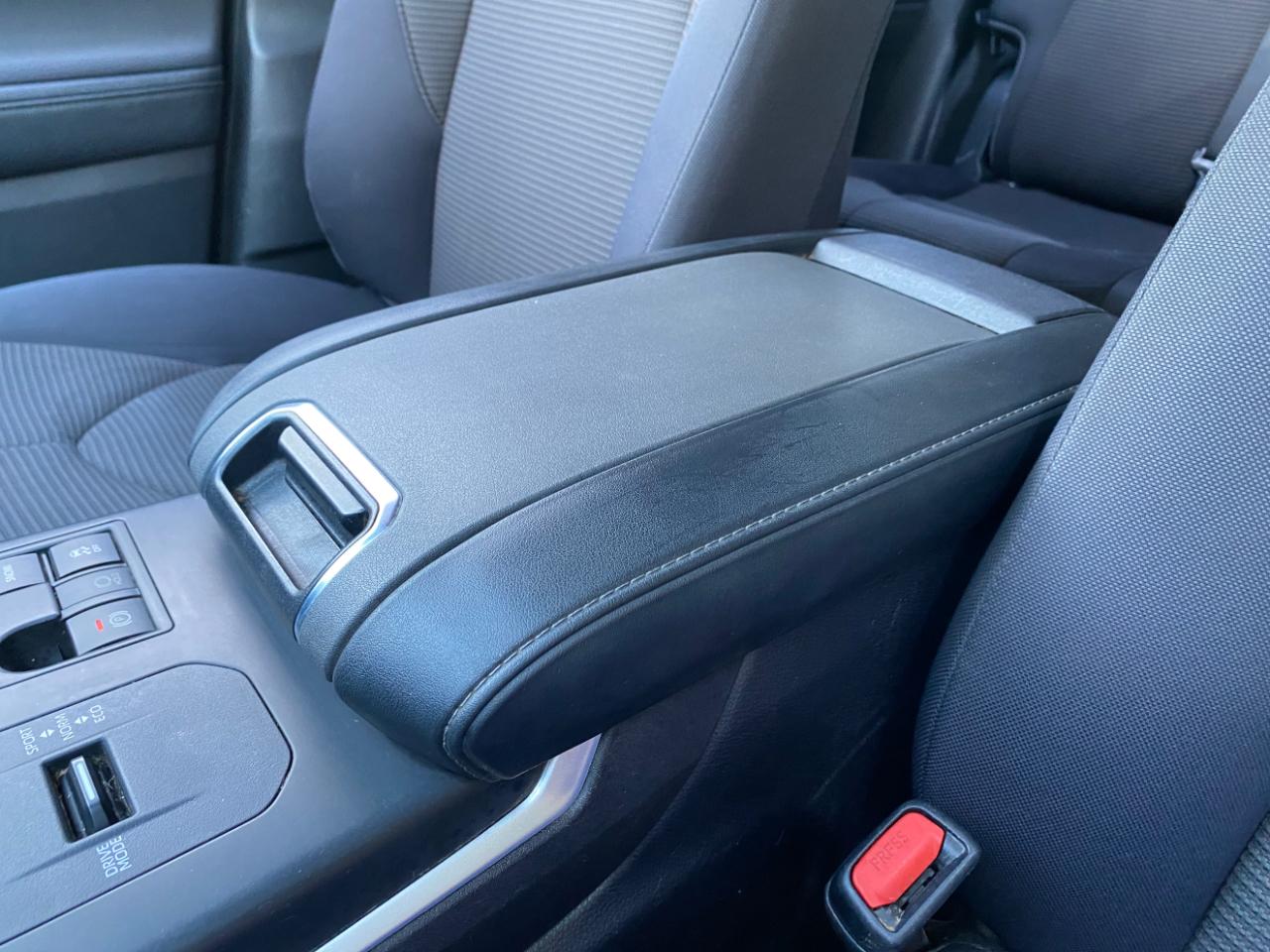 Toyota Highlander LE FWD (Natl) 2023