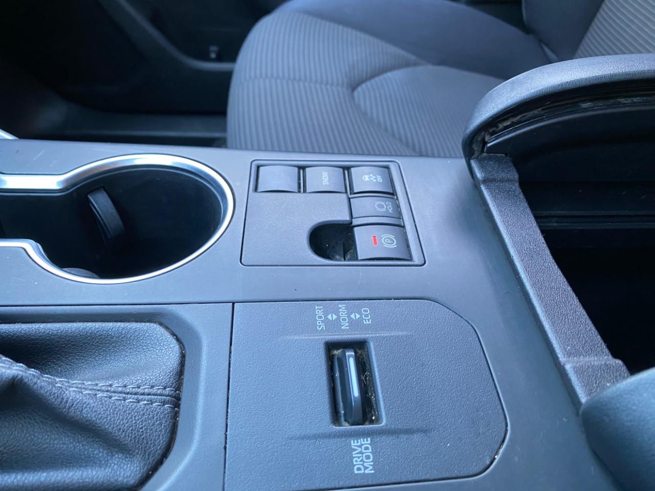 Toyota Highlander LE FWD (Natl) 2023