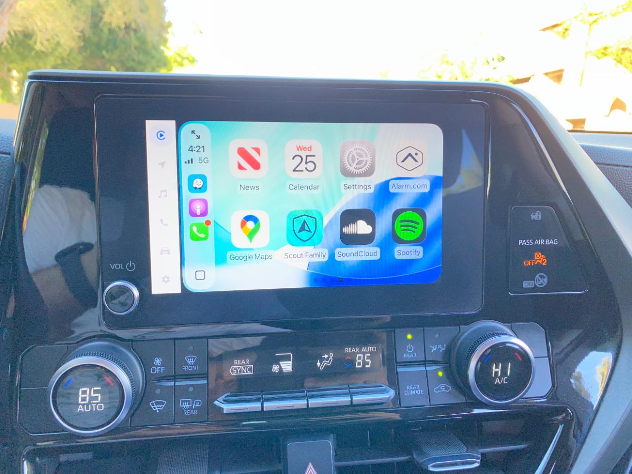 Toyota Highlander LE FWD (Natl) 2023