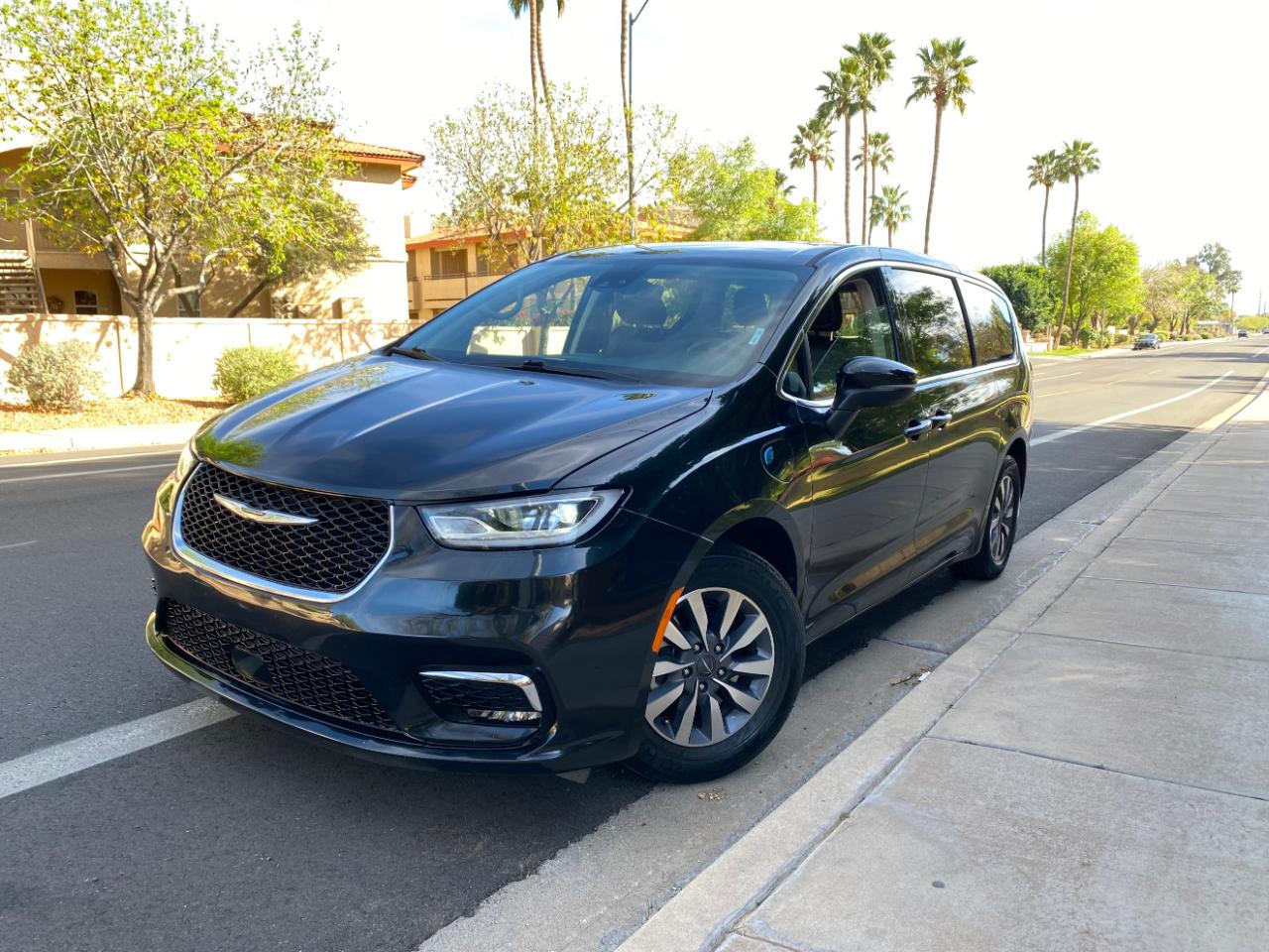Chrysler Pacifica Hybrid Touring L FWD 2023