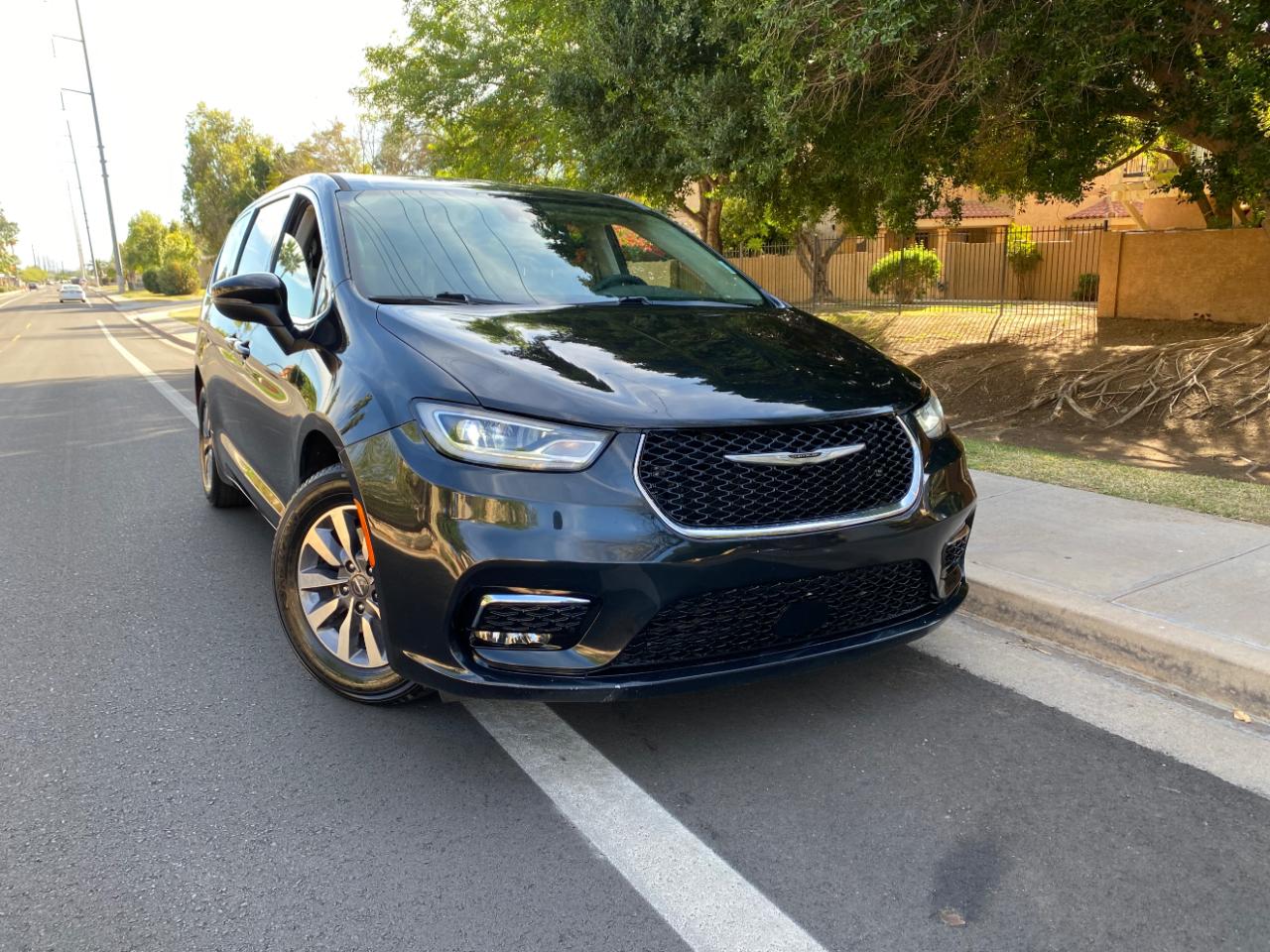 Chrysler Pacifica Hybrid Touring L FWD 2023