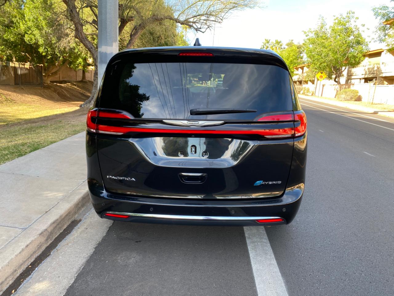 Chrysler Pacifica Hybrid Touring L FWD 2023