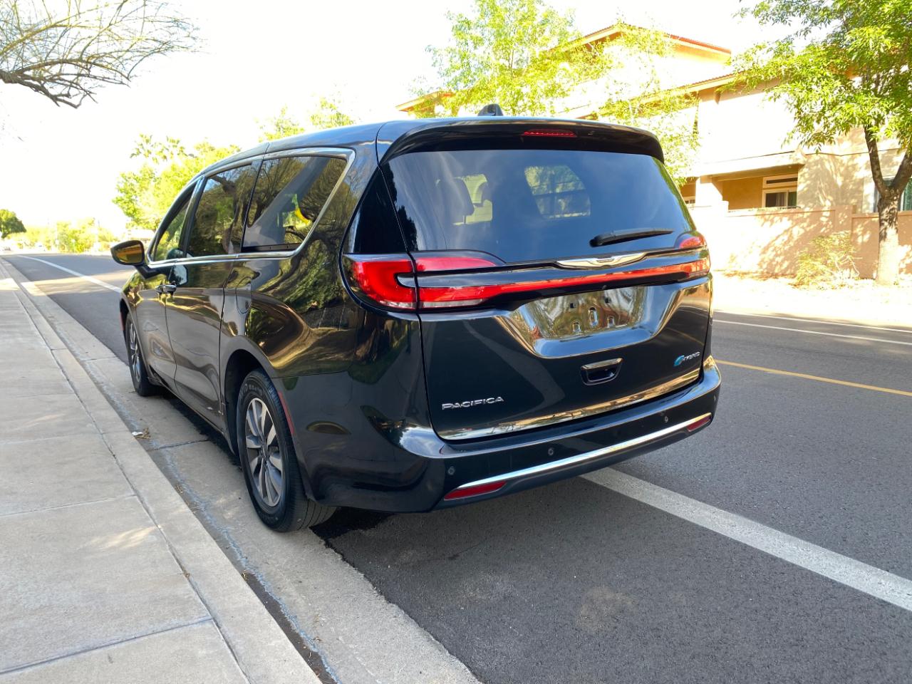 Chrysler Pacifica Hybrid Touring L FWD 2023