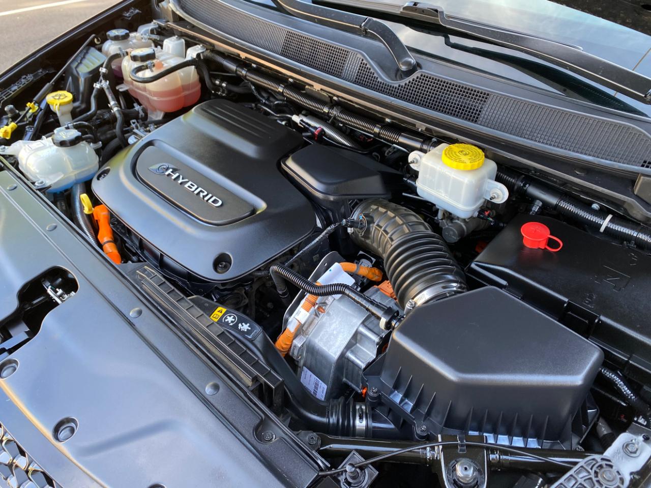 Chrysler Pacifica Hybrid Touring L FWD 2023