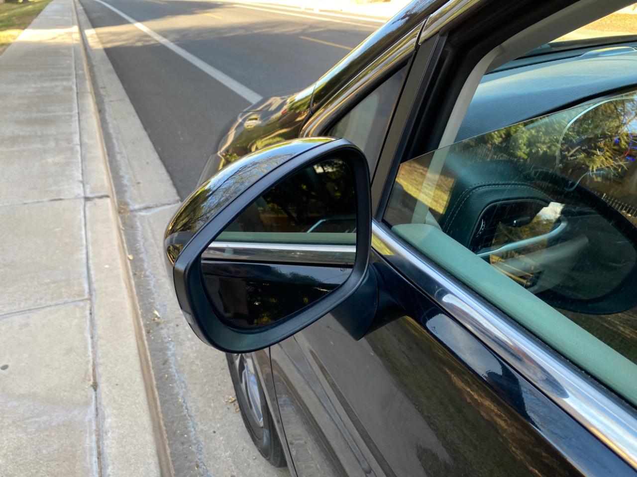 Chrysler Pacifica Hybrid Touring L FWD 2023