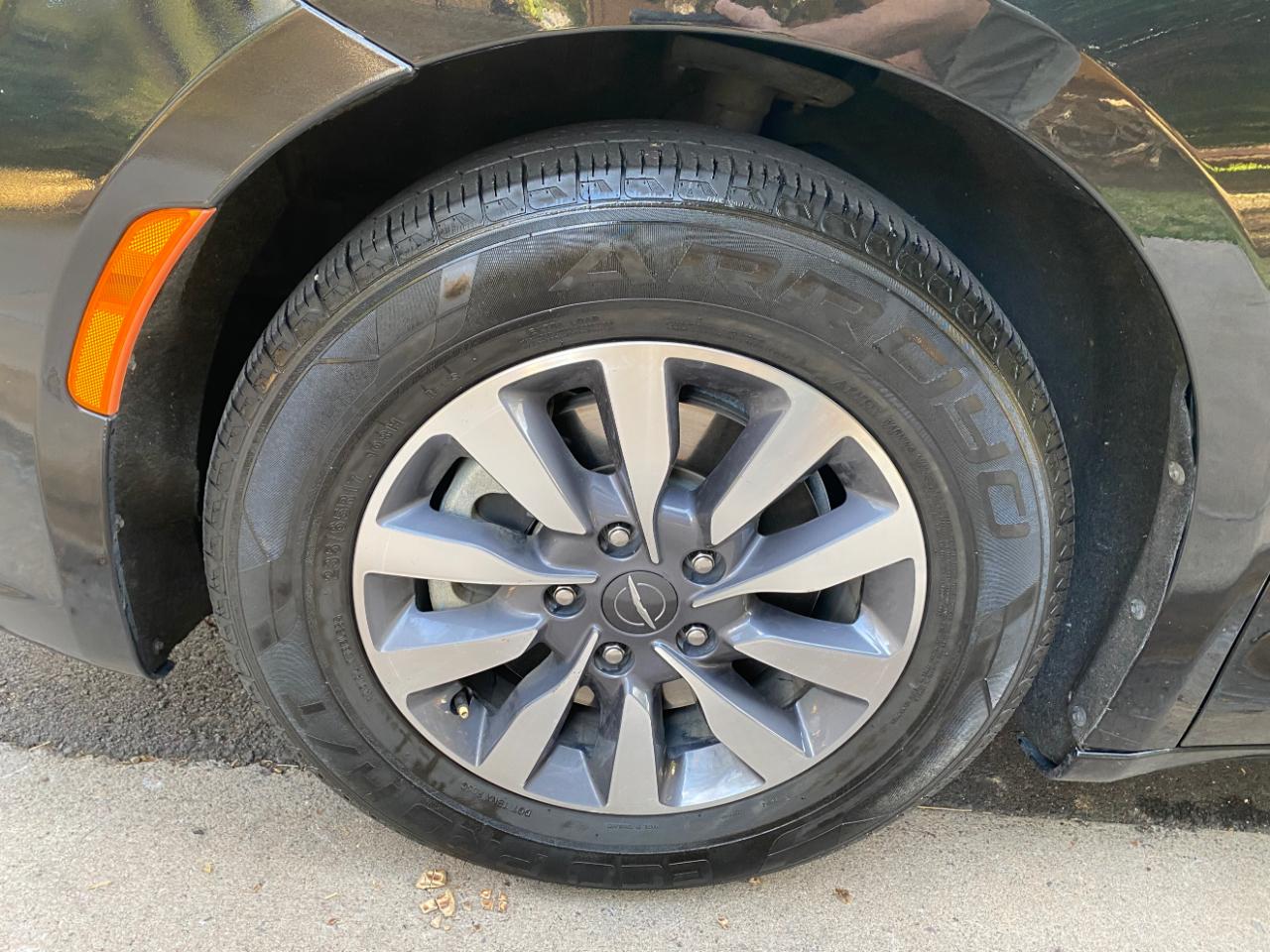 Chrysler Pacifica Hybrid Touring L FWD 2023