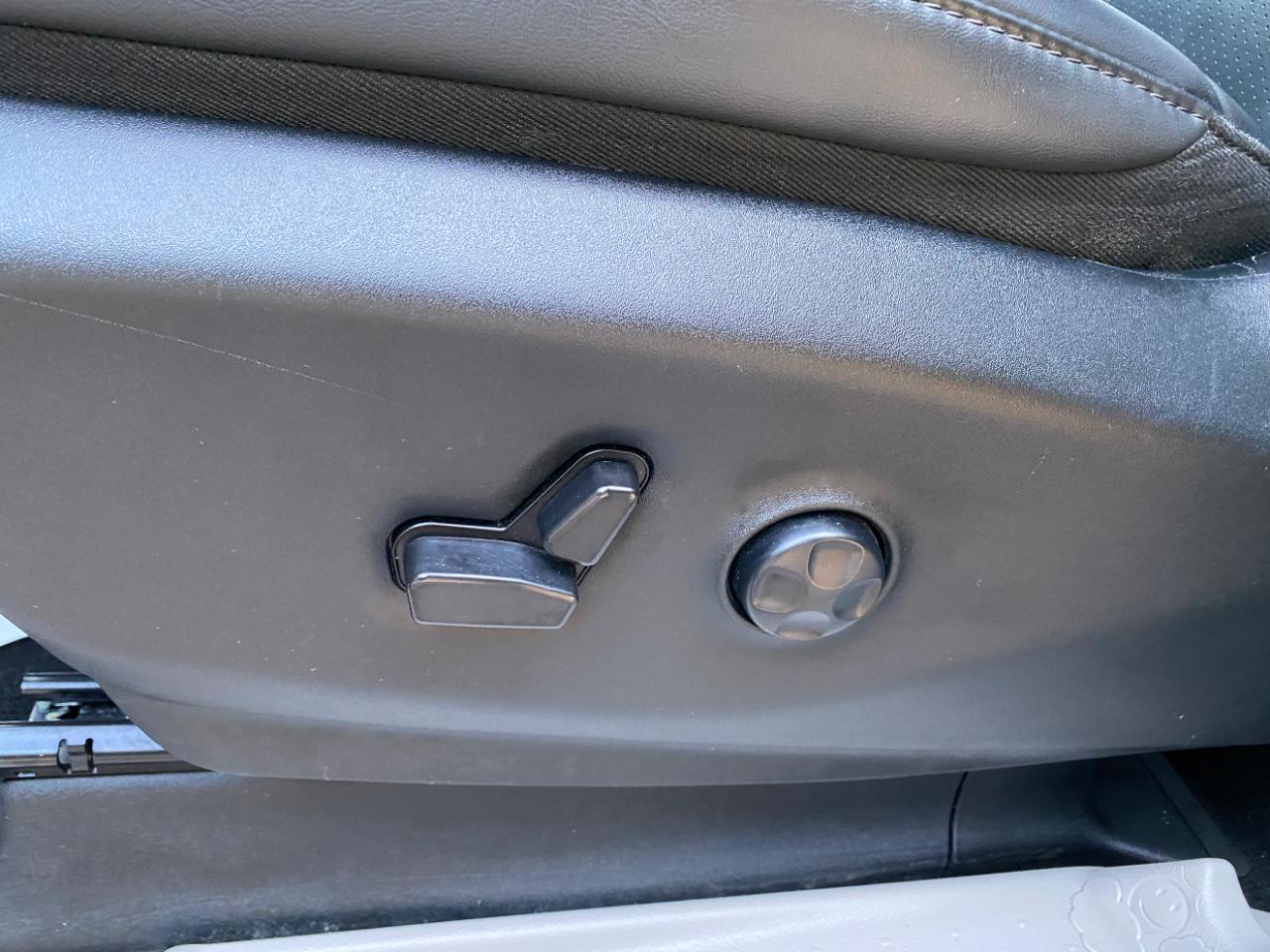 Chrysler Pacifica Hybrid Touring L FWD 2023