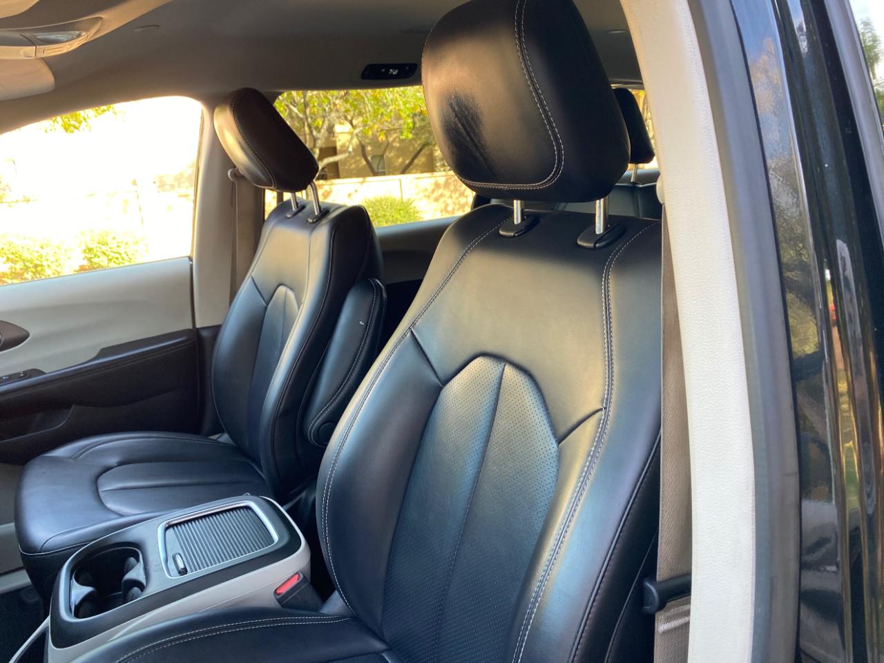 Chrysler Pacifica Hybrid Touring L FWD 2023