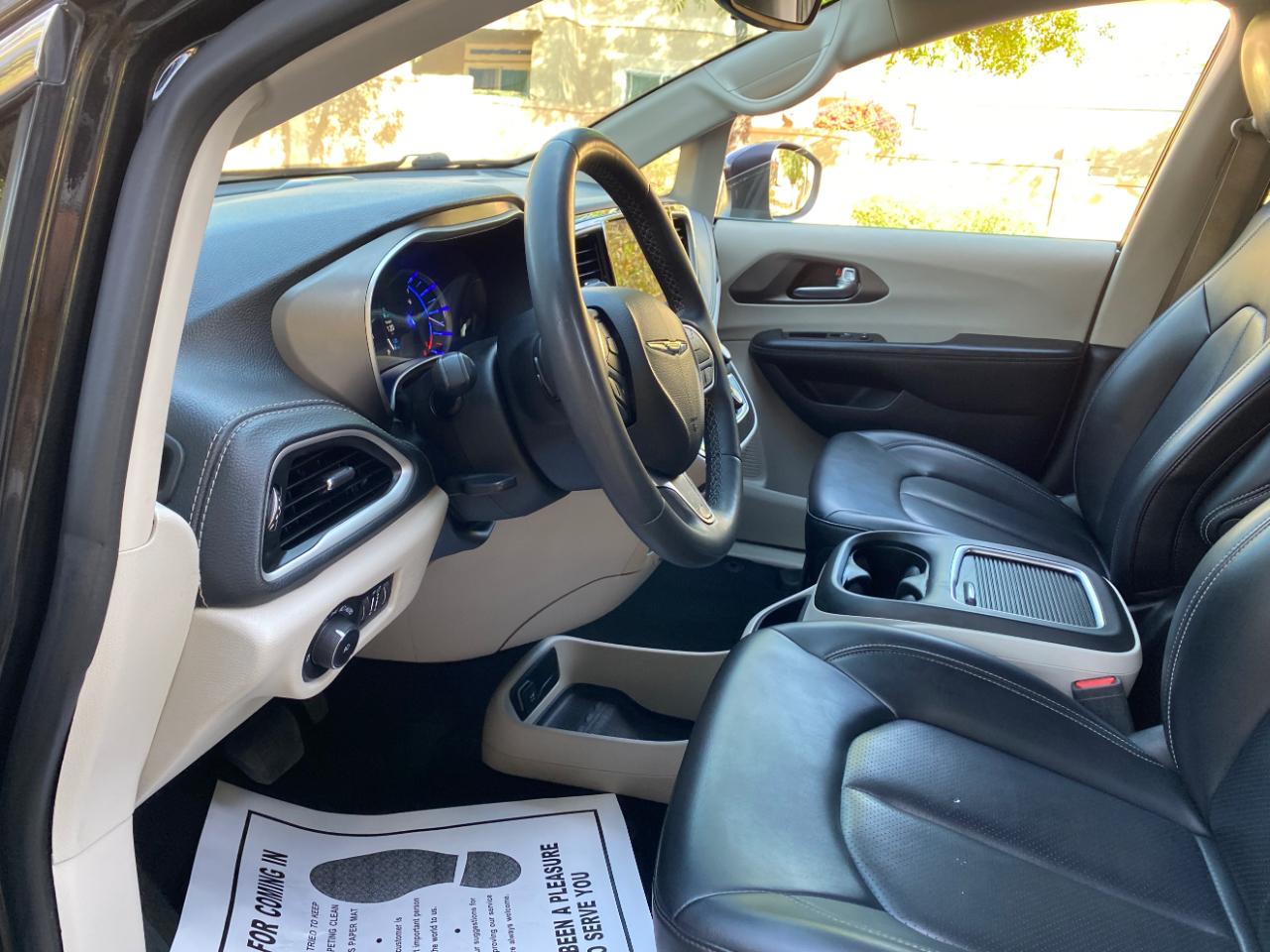 Chrysler Pacifica Hybrid Touring L FWD 2023