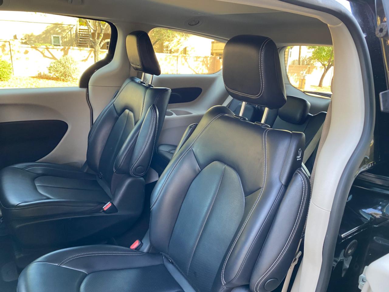 Chrysler Pacifica Hybrid Touring L FWD 2023