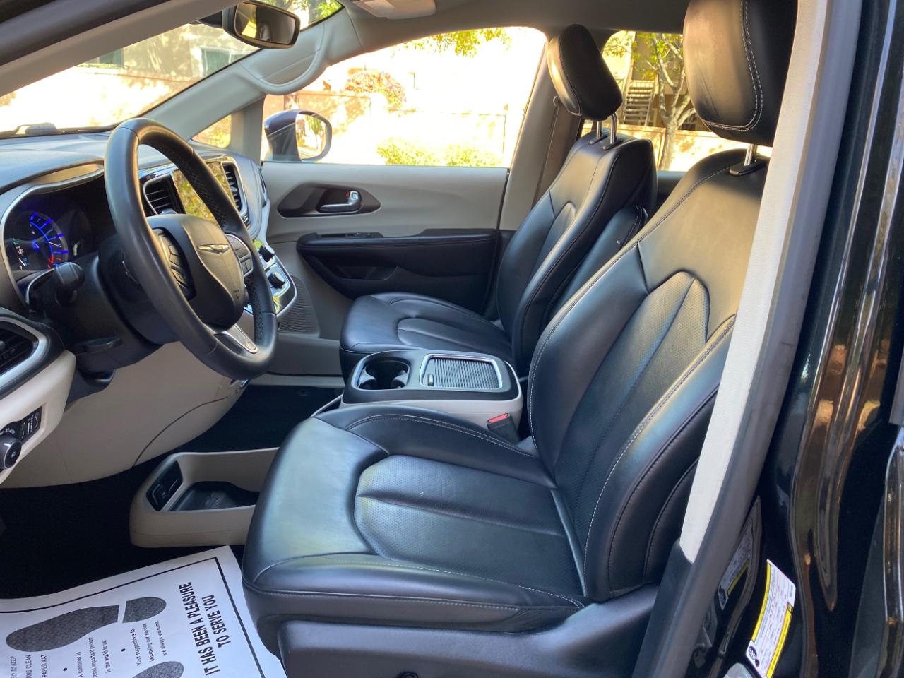 Chrysler Pacifica Hybrid Touring L FWD 2023