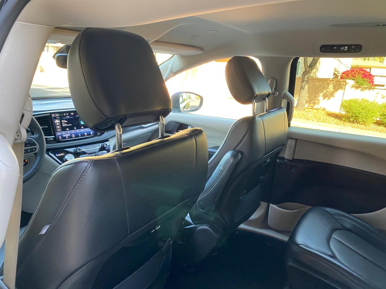 Chrysler Pacifica Hybrid Touring L FWD 2023