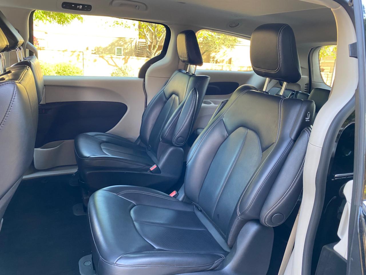 Chrysler Pacifica Hybrid Touring L FWD 2023