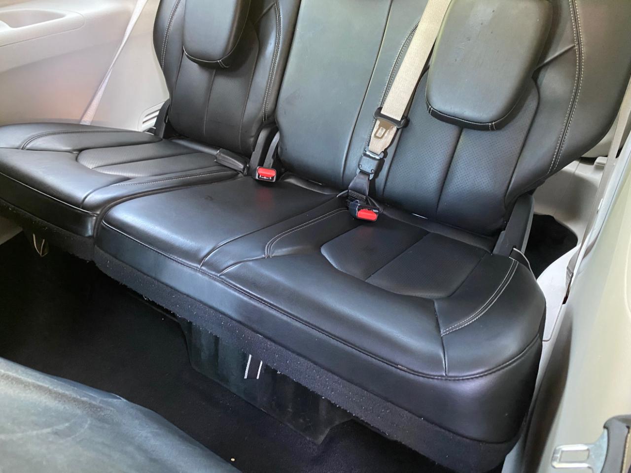 Chrysler Pacifica Hybrid Touring L FWD 2023