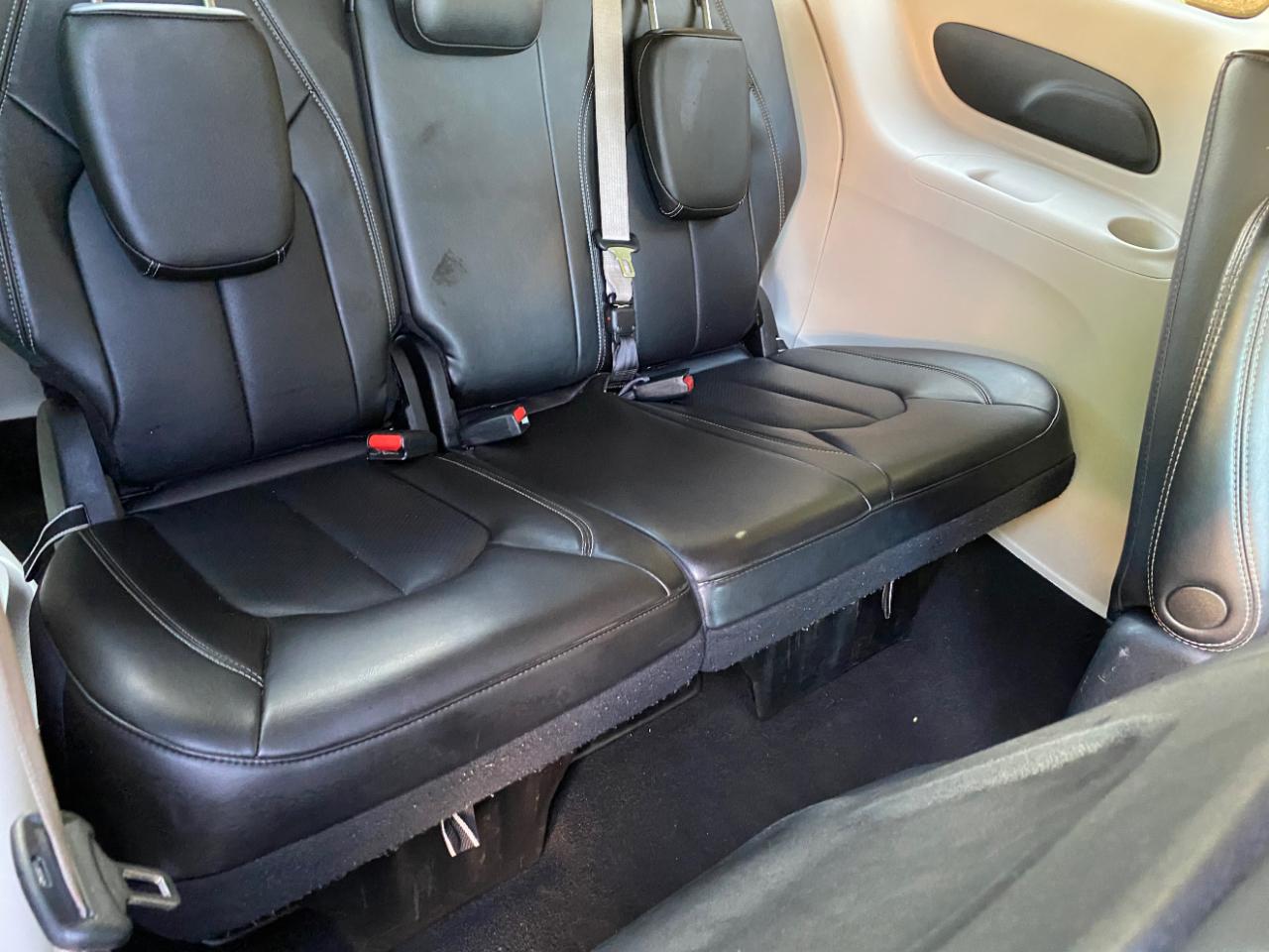 Chrysler Pacifica Hybrid Touring L FWD 2023