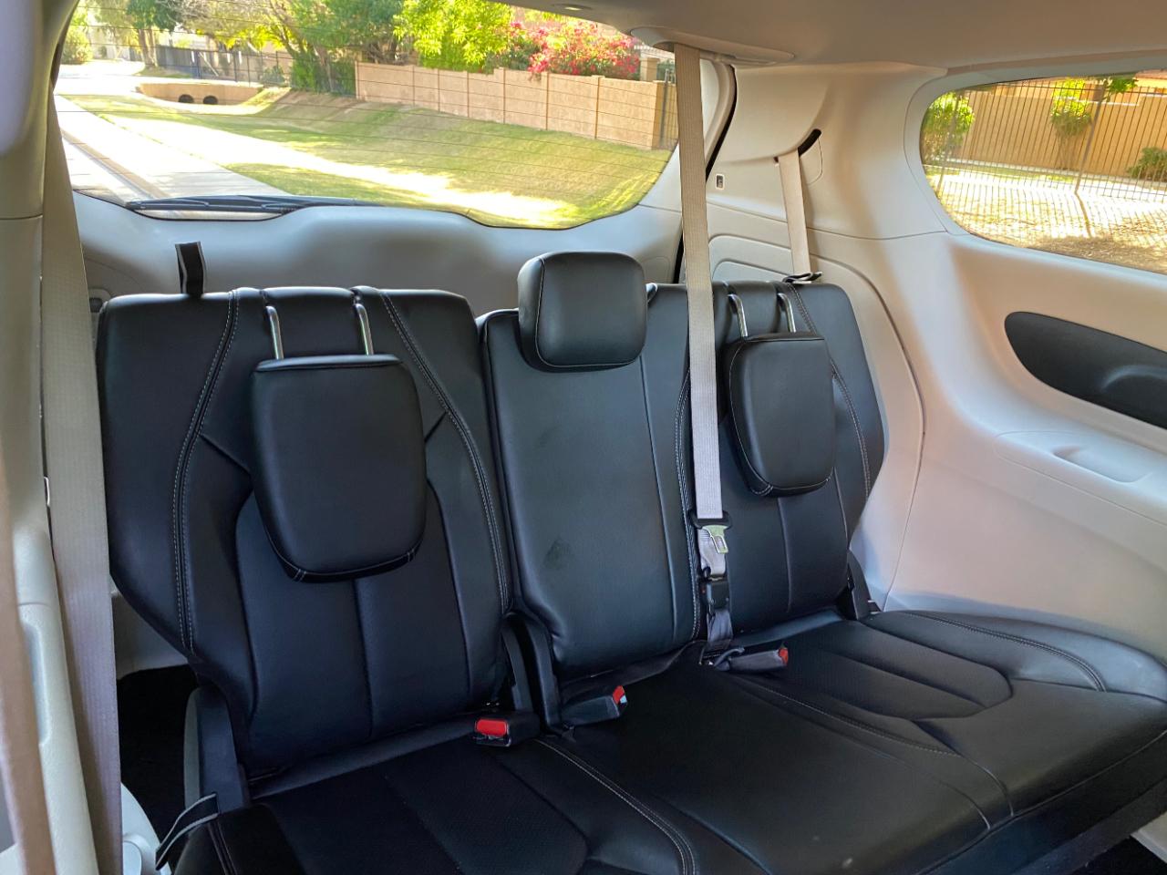 Chrysler Pacifica Hybrid Touring L FWD 2023