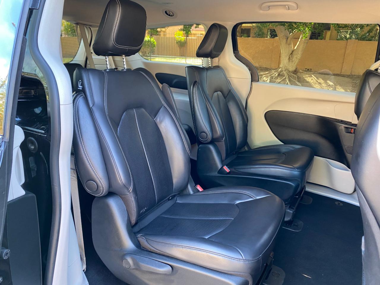 Chrysler Pacifica Hybrid Touring L FWD 2023