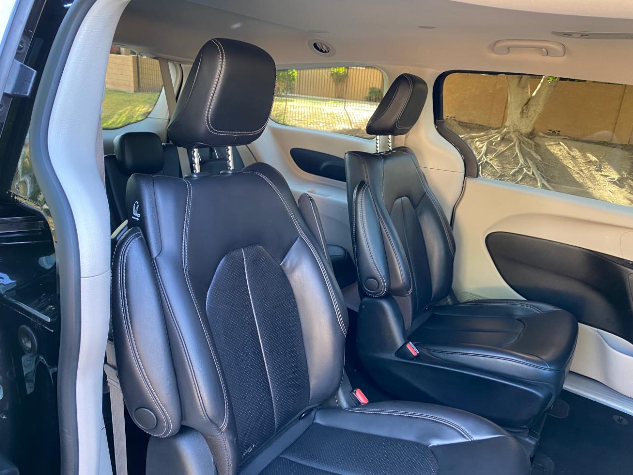 Chrysler Pacifica Hybrid Touring L FWD 2023