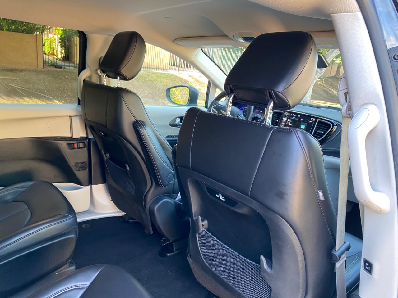 Chrysler Pacifica Hybrid Touring L FWD 2023